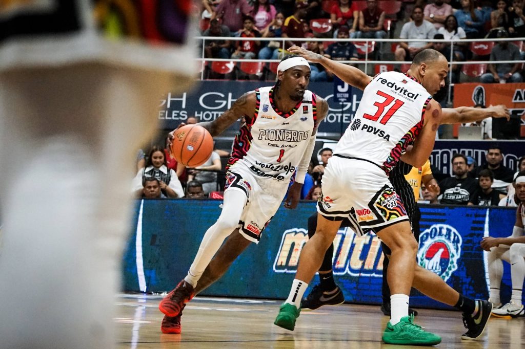 Pioneros no logra triunfar en el Forum