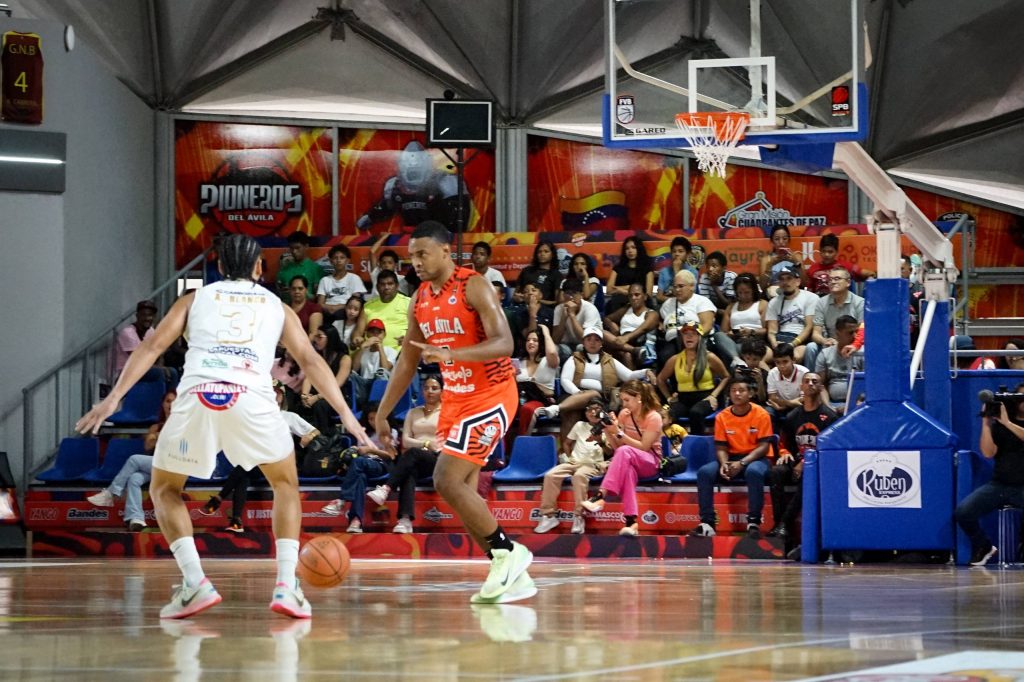 Pioneros tropieza en la Montaña